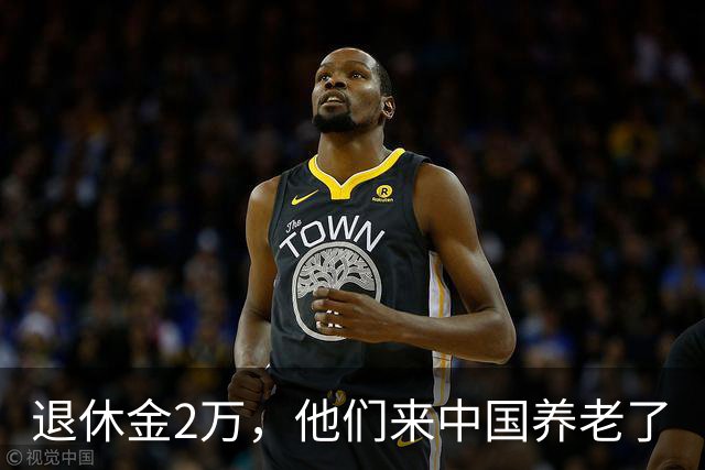 退休金2万，他们来中国养老了